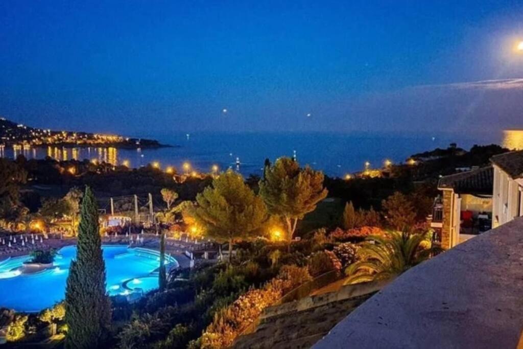 Superbe Appartement Village Cap Esterel 4P Climatise Saint-Raphaël Exterior foto